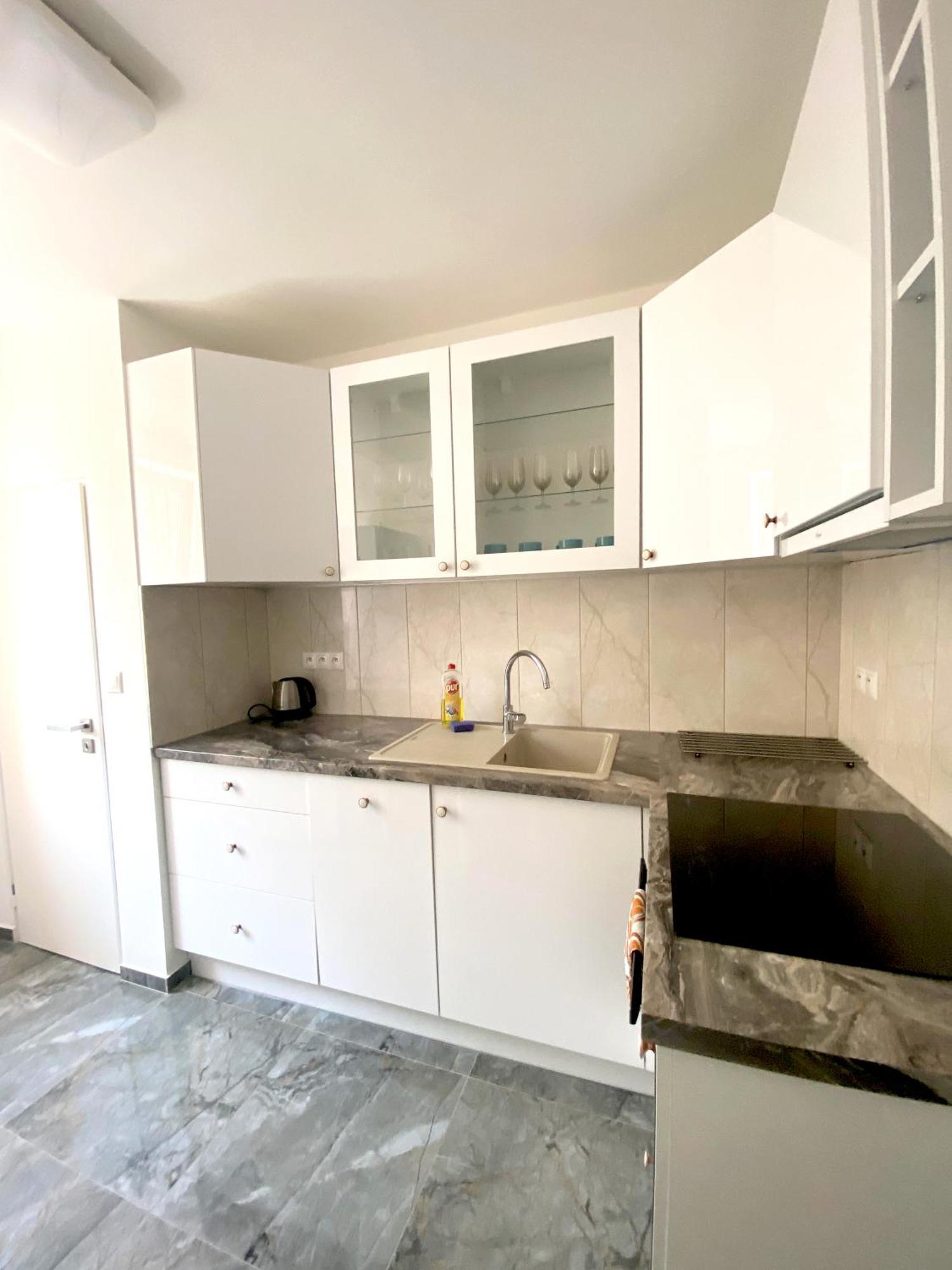 ברטיסלאבה New Colorful Apartment With Big Balcony מראה חיצוני תמונה